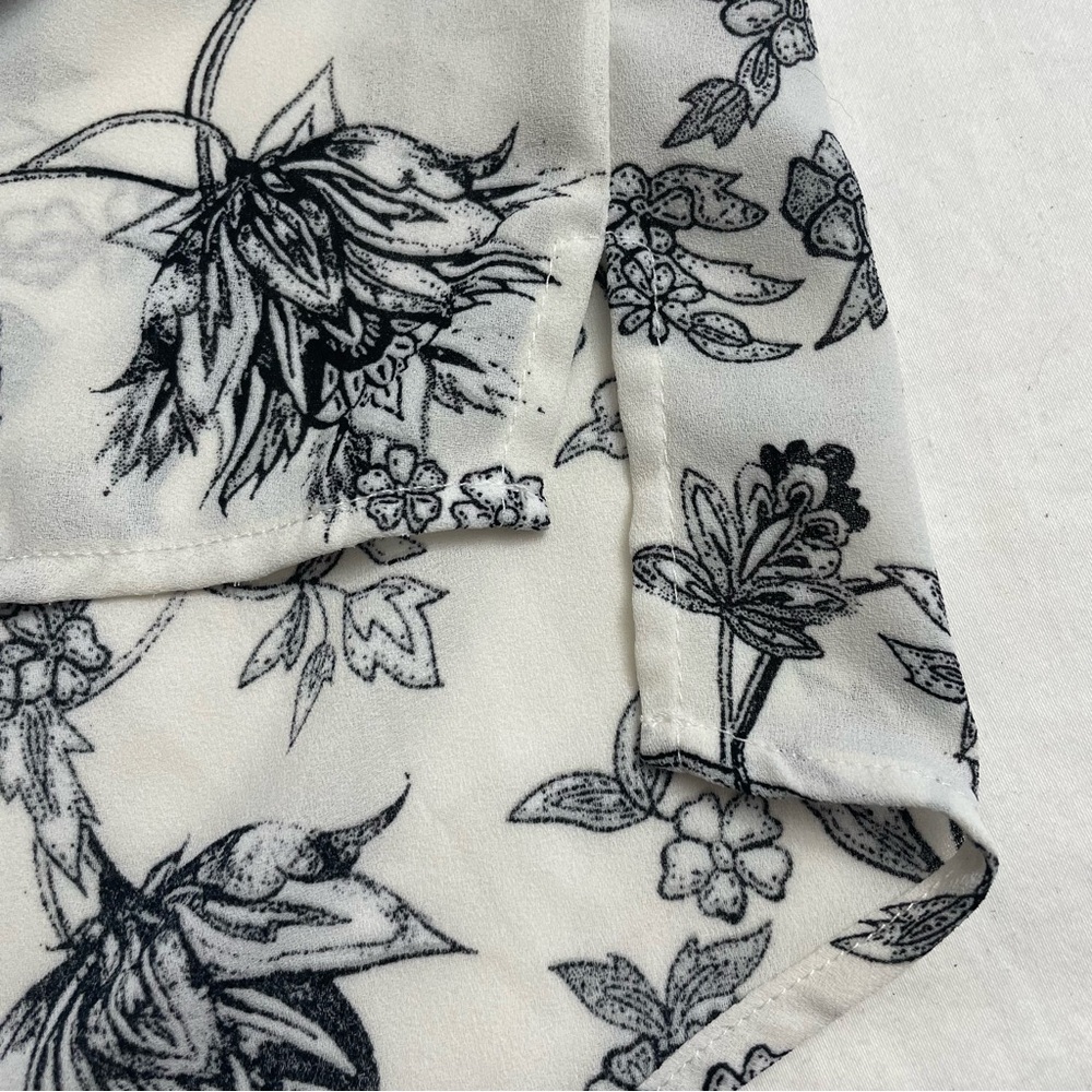 Lily Morgan Flutter Sleeve Blouse Black & White Botanical Floral Women’s Medium - Picture 7 of 8